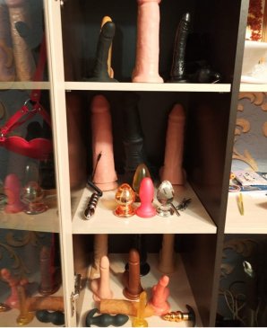 Дәретханада таңғаларлық брюнеткамен жыныстық қатынас